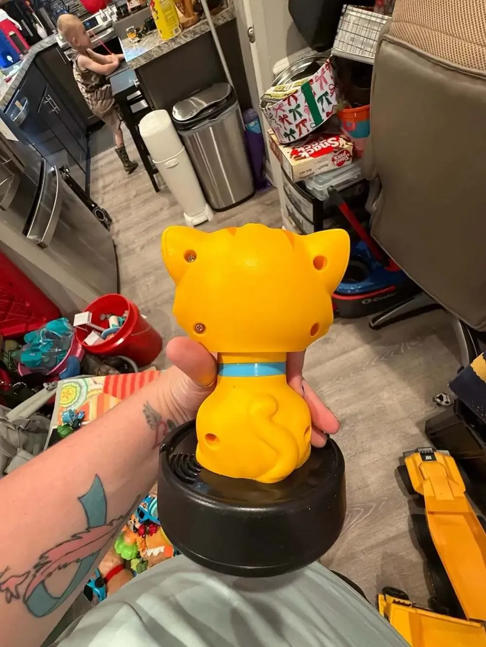Fisher-Price Laugh & Learn Crawl-After Cat on a Vac Musical Baby Toy